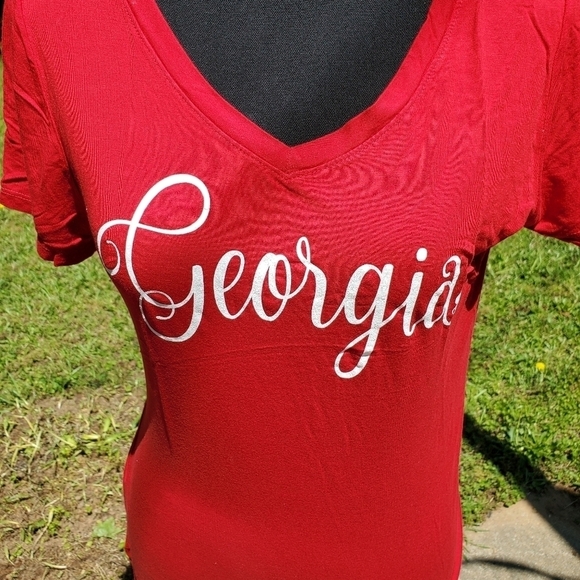 Georgia tee red long slim fit v neck NWOT - Picture 4 of 6